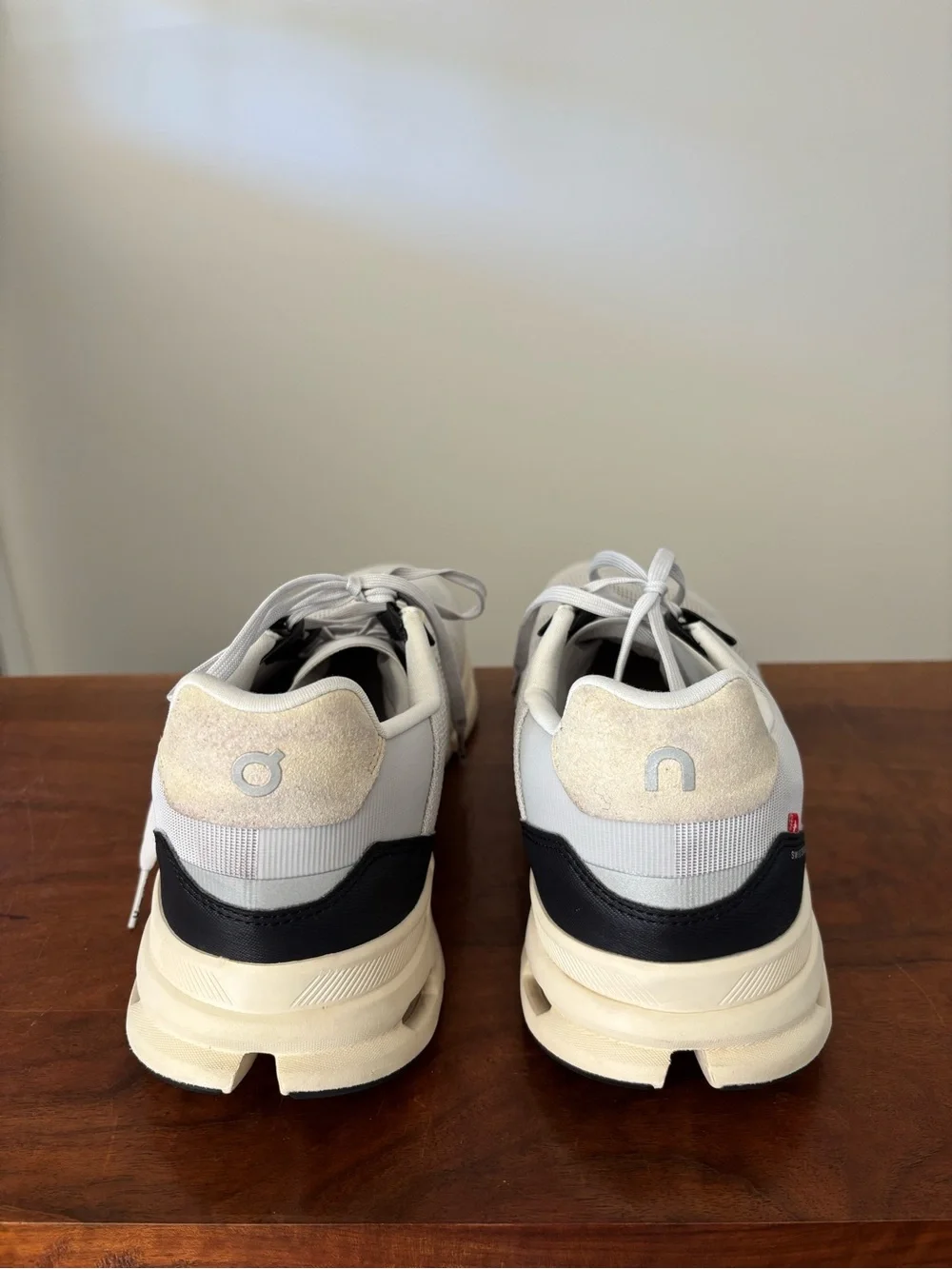 On Cloud Running Men’s Cloudrift sneakers